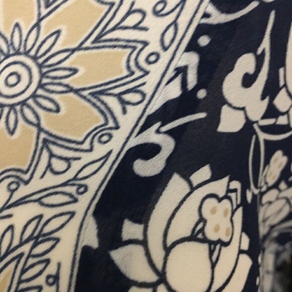 White Stag Slit bottom Chiffon Top - Picture 2 of 10